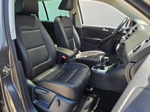 Used 2014 Volkswagen Tiguan SEL FWD image 21