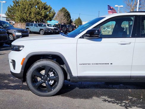 New 2025 Jeep Grand Cherokee Altitude image 34
