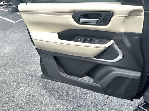 New 2025 Nissan Armada Platinum Reserve image 16