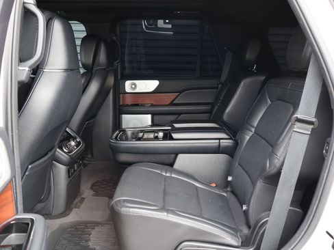 Used 2021 Lincoln Navigator Reserve w/ Luxury Package AWD/4WD image 28