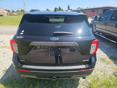 Used 2022 Ford Explorer XLT w/ Equipment Group 202A AWD/4WD image 11