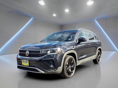 Certified 2022 Volkswagen Taos SE w/ Panoramic Sunroof Package