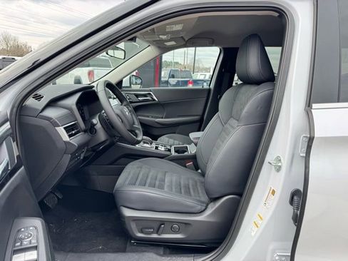 New 2025 Mitsubishi Outlander 4WD Plug-In Hybrid image 18