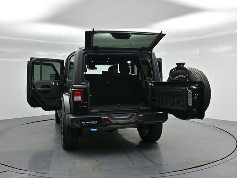 Used 2024 Jeep Wrangler Unlimited image 30