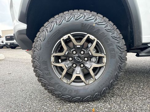 New 2026 Chevrolet Colorado ZR2 w/ Technology Package AWD/4WD image 12