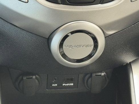 Used 2012 Hyundai Veloster image 28