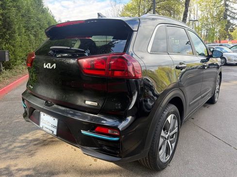 Used 2022 Kia Niro EX w/ Cold Weather Package image 4