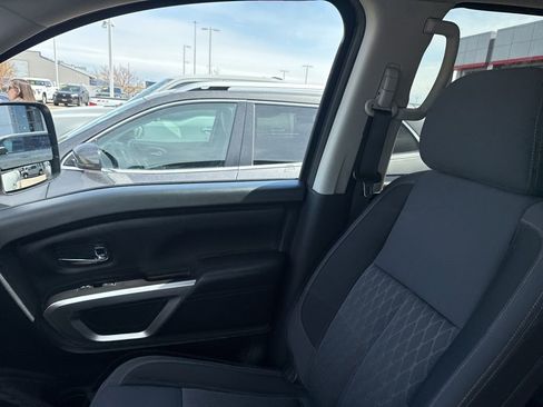 Used 2020 Nissan Titan SV w/ SV Convenience Package AWD/4WD image 13