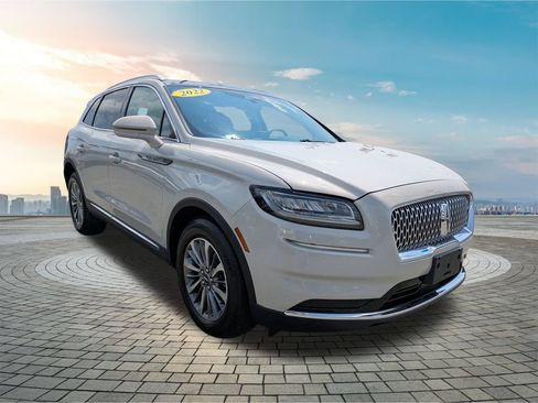 Used 2022 Lincoln Nautilus Reserve AWD/4WD image 2