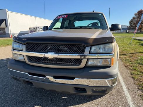 Used 2005 Chevrolet Avalanche LS w/ Onstar Plus Package image 4