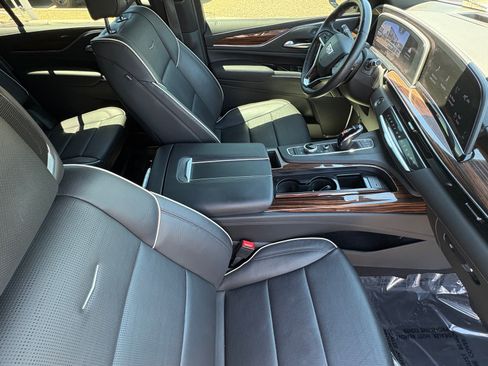 Used 2023 Cadillac Escalade ESV Premium Luxury w/ Performance Package AWD/4WD image 12