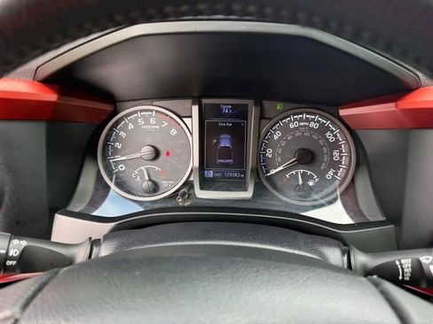 Used 2017 Toyota Tacoma TRD Off-Road AWD/4WD image 16