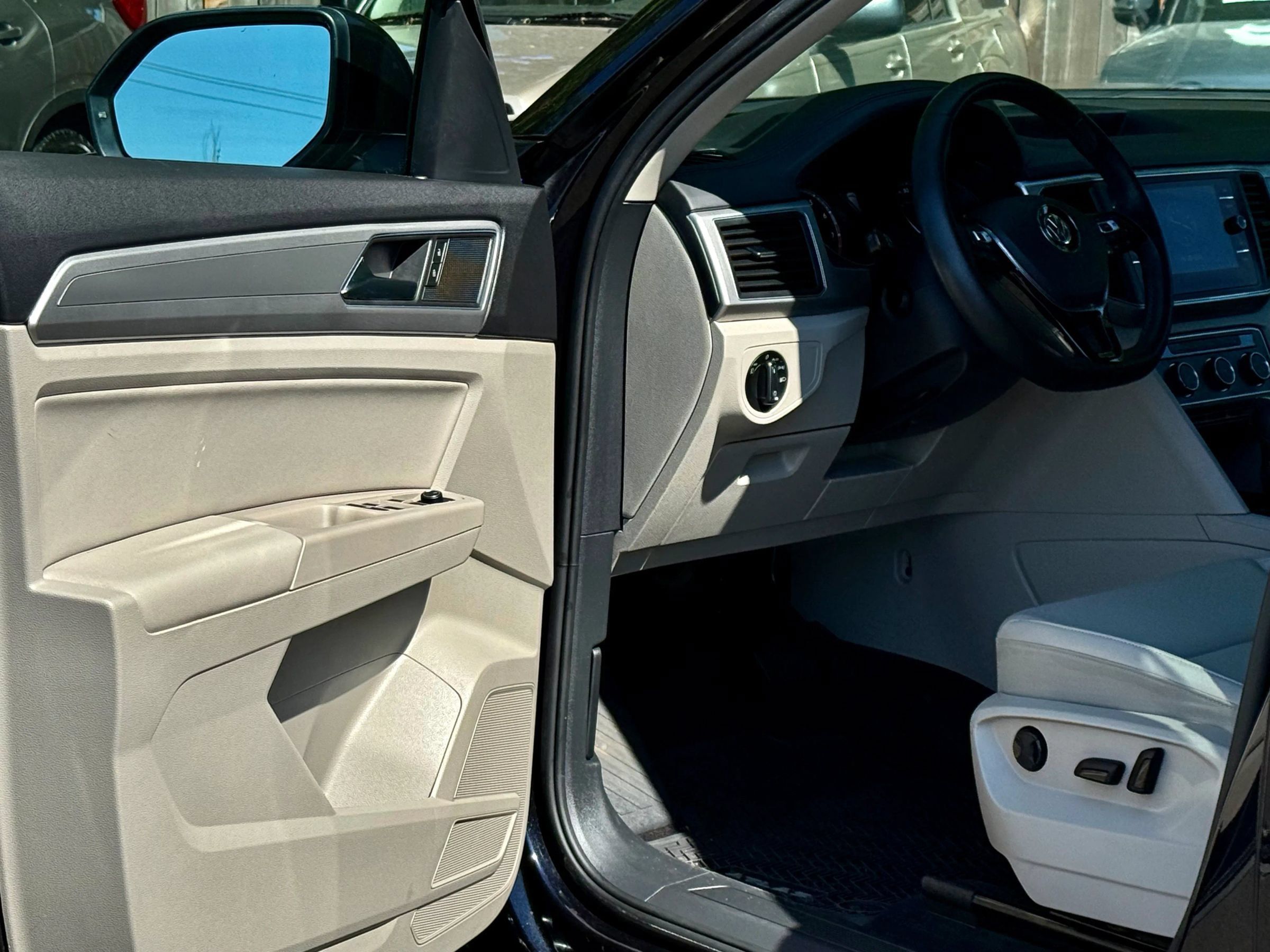 Used 2018 Volkswagen Atlas SE AWD/4WD image 13