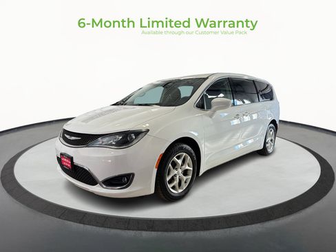 Used 2020 Chrysler Pacifica Touring w/ Tire & Wheel Group image 3