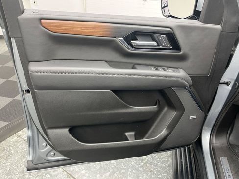 Certified 2025 GMC Yukon Denali w/ Sun & Power Step Package AWD/4WD image 9
