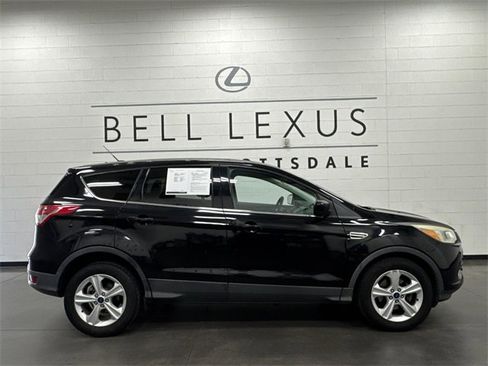 Used 2016 Ford Escape SE image 2
