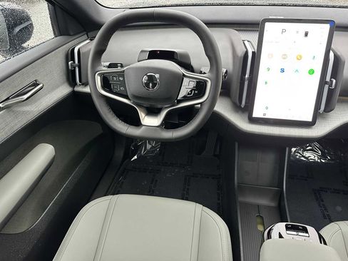 New 2025 Volvo EX30 Plus w/ Protection Package Premier image 17