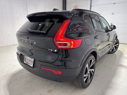 Used 2021 Volvo XC40 T5 R-Design w/ Climate Package image 4