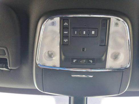 Used 2015 Jeep Grand Cherokee Limited AWD/4WD image 19