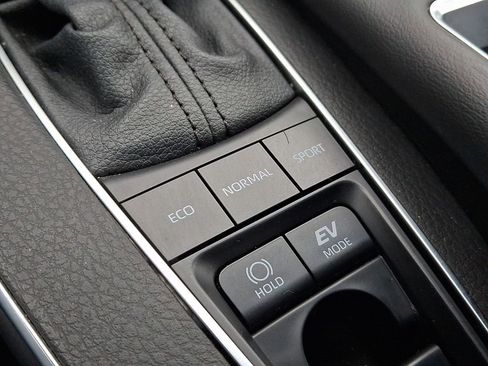 Used 2022 Toyota Avalon XLE w/ Moonroof Package image 21