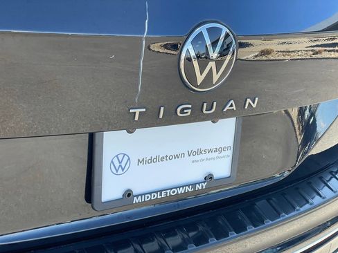 Certified 2023 Volkswagen Tiguan SEL R-Line AWD/4WD image 32