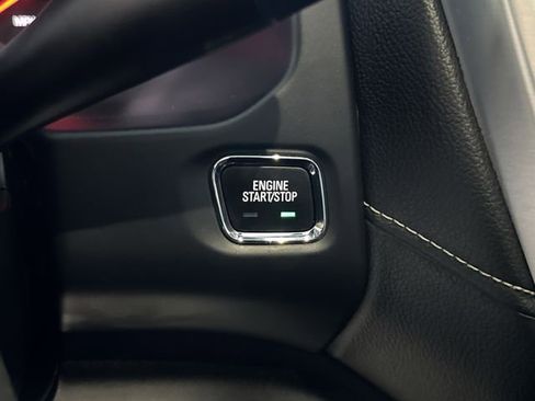 Certified 2022 GMC Acadia SLE w/ Driver Convenience Package image 16