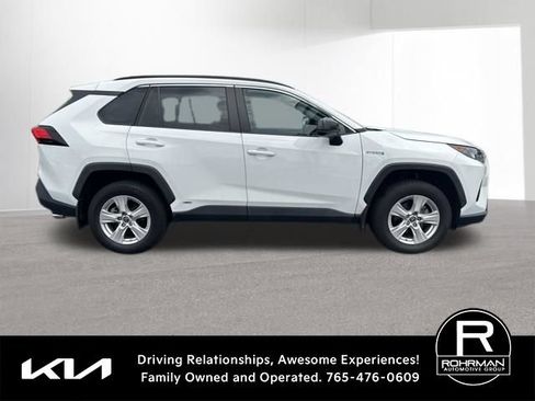 Used 2021 Toyota RAV4 LE AWD/4WD image 3