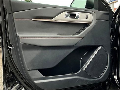 Certified 2025 Ford Explorer Active image 21