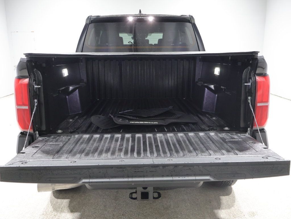 Used 2026 Toyota Tacoma TRD Off-Road AWD/4WD image 5