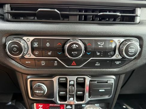 Used 2024 Jeep Wrangler Unlimited Sport AWD/4WD image 23