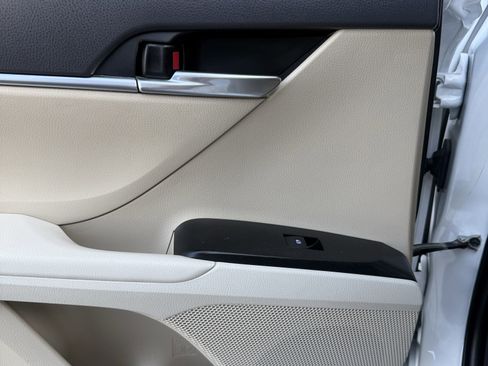 Used 2019 Toyota Camry LE image 12