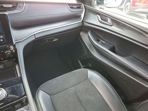 Used 2023 Jeep Grand Cherokee Altitude AWD/4WD image 17