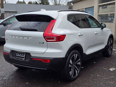Certified 2024 Volvo XC40 B5 Ultimate w/ Climate Package image 4