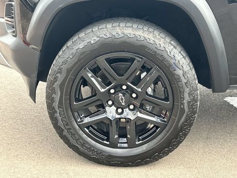 Used 2024 Chevrolet Colorado Trail Boss w/ Technology Package AWD/4WD image 32