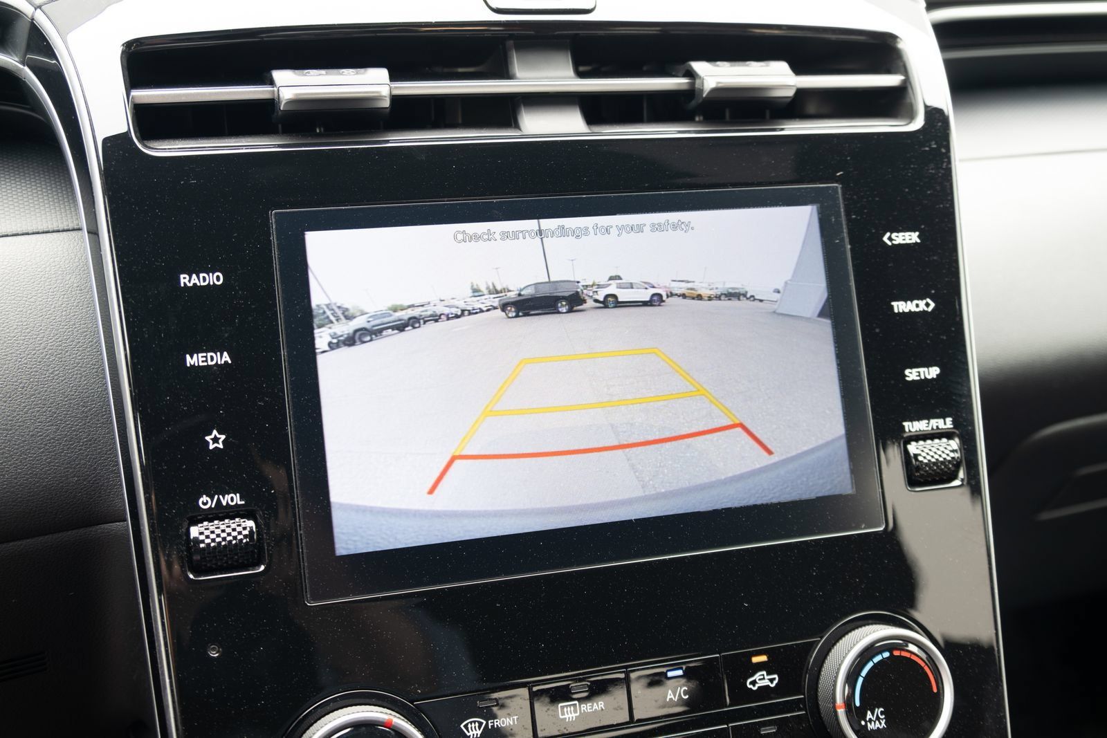 Used 2024 Hyundai Santa Cruz SE AWD/4WD image 4