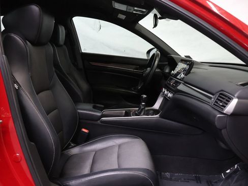 Used 2018 Honda Accord Sport image 10