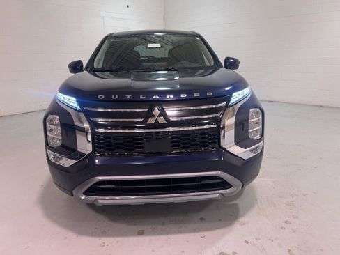 New 2025 Mitsubishi Outlander SE image 8
