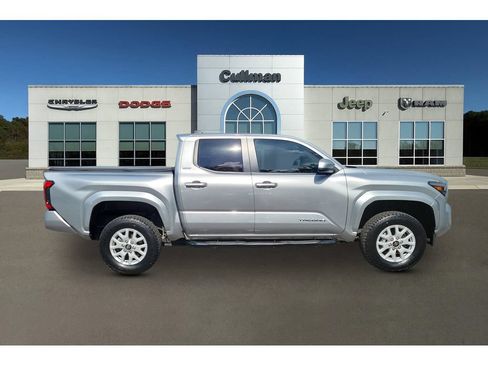 Used 2024 Toyota Tacoma SR5 w/ SR5 Upgrade Package AWD/4WD image 2