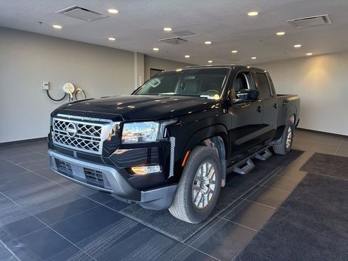 Used 2022 Nissan Frontier SV w/ Technology Package image 1