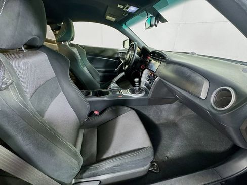 Used 2018 Toyota 86 image 32