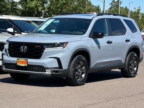 Used 2024 Honda Pilot TrailSport image 8