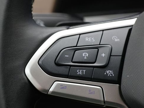 Used 2025 Volkswagen Atlas SE AWD/4WD image 19