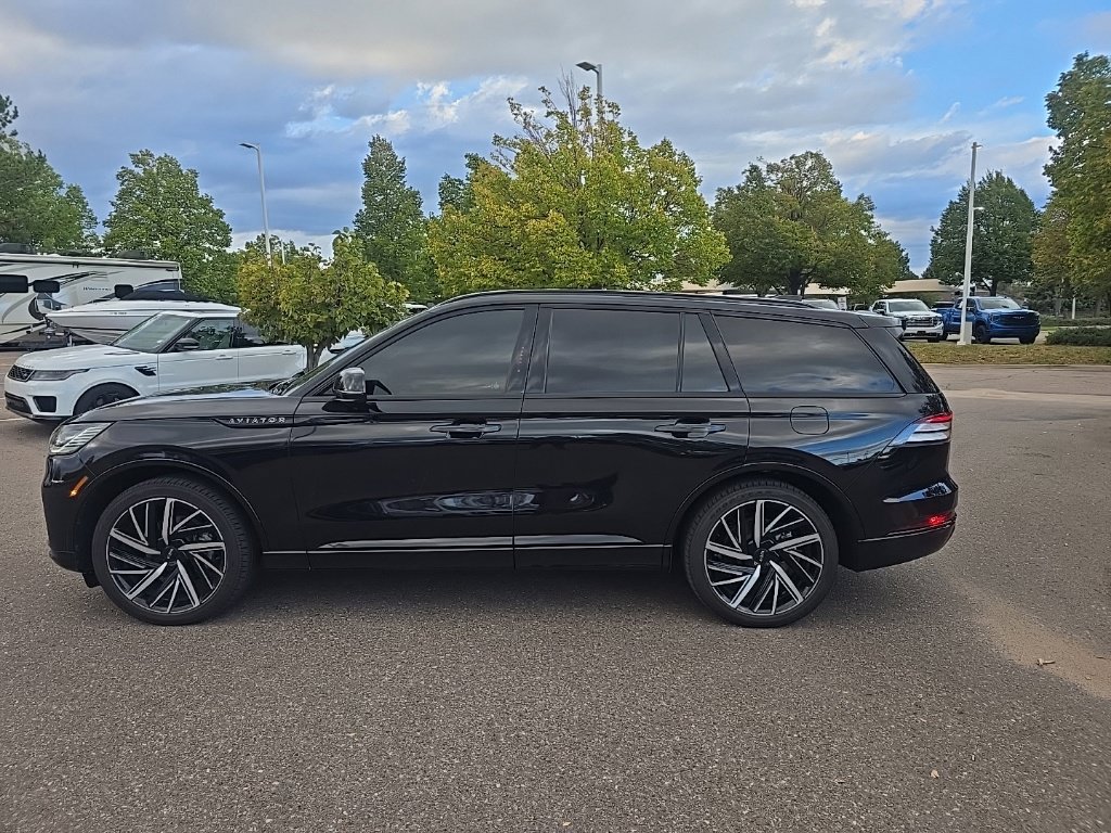 Used 2025 Lincoln Aviator Black Label w/ Jet Appearance Package AWD/4WD image 2