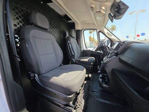 Used 2025 RAM ProMaster 2500 w/ U-Haul Equipment Group FWD image 29