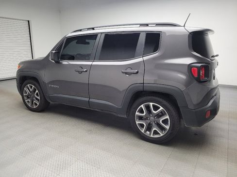 Used 2018 Jeep Renegade Latitude FWD image 3
