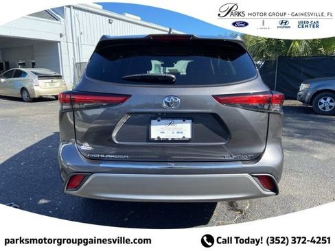 Used 2023 Toyota Highlander Platinum FWD image 5