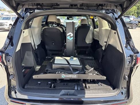 Used 2025 Toyota Sienna Limited AWD/4WD image 38
