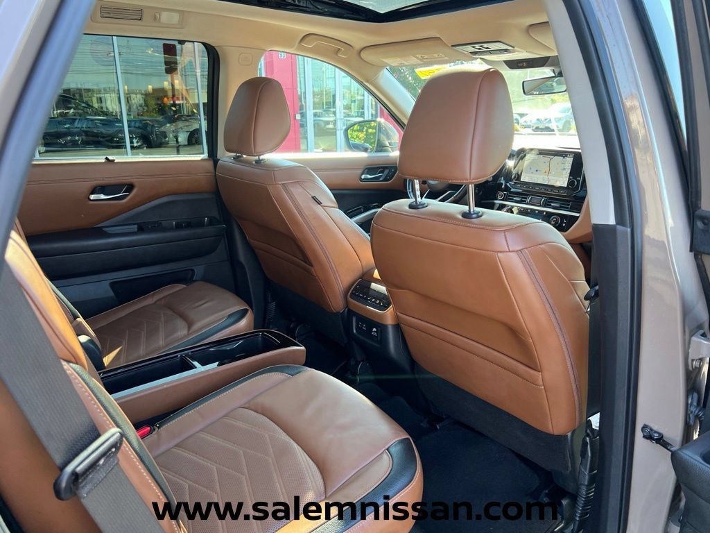 Used 2023 Nissan Pathfinder Platinum AWD/4WD image 23