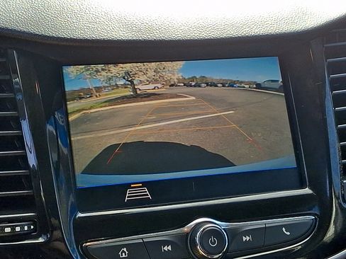 Used 2022 Chevrolet Trax LT w/ Sport Edition image 18