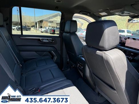 Used 2025 Chevrolet Suburban Z71 AWD/4WD image 37